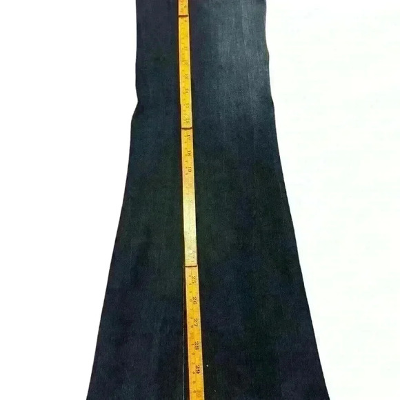 EXPRESS-women Mid Rise Dark Wash '70s Flare Jeans. Stretchy. Size: 6R - Picture 6 of 6